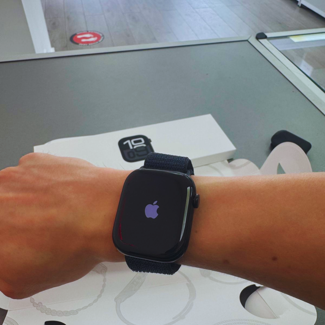 Watch Series 10 ⌚ With Apple Logo – Premium Smartwatch (Random Colors)
